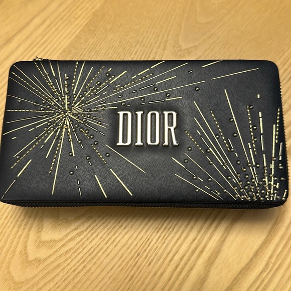 Dior holiday cosmetic case clutch - Picture 1 of 6